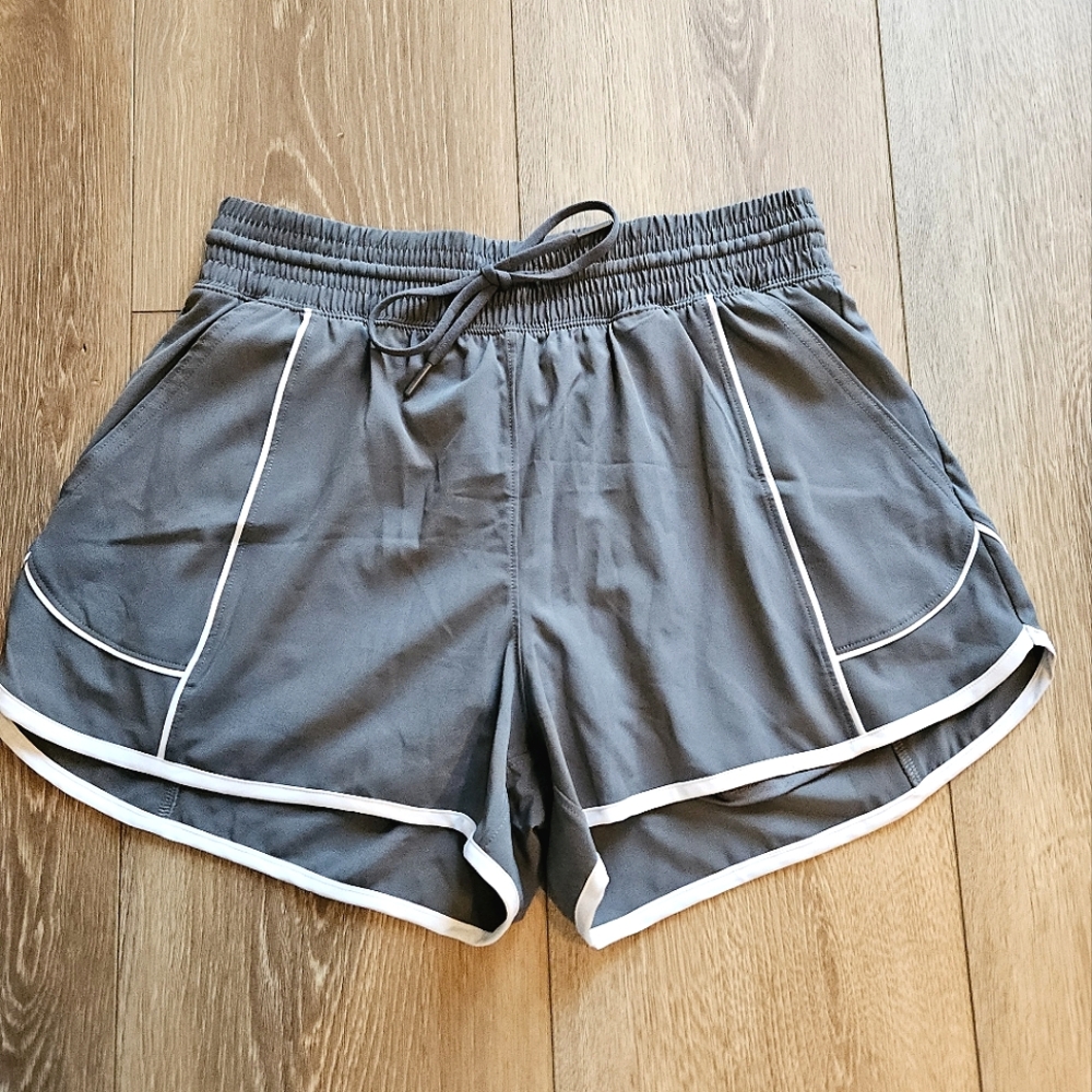 Women's Abercrombie & Fitch YPB Gray And White Athletic Work Out Shorts | Medium